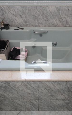 Apartamento à venda com 300m², 5 quartos e 4 vagasBanheiro da Suíte 1