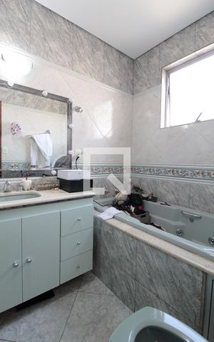 Apartamento à venda com 300m², 5 quartos e 4 vagasBanheiro da Suíte 1