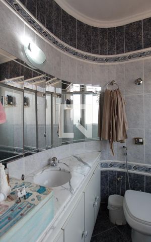 Apartamento à venda com 300m², 5 quartos e 4 vagasBanheiro da Suíte 2