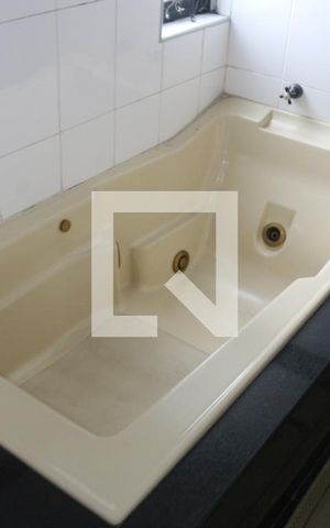 Apartamento para alugar com 200m², 3 quartos e 3 vagasBanheiro da Suíte 1