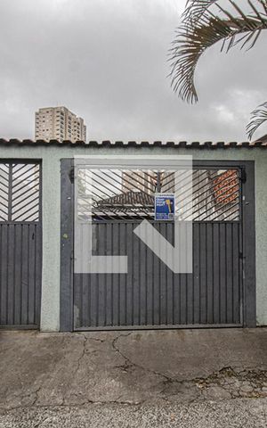 Casa à venda com 176m², 3 quartos e 4 vagas Casa à venda com 176m², 3 quartos e 4 vagasFachada