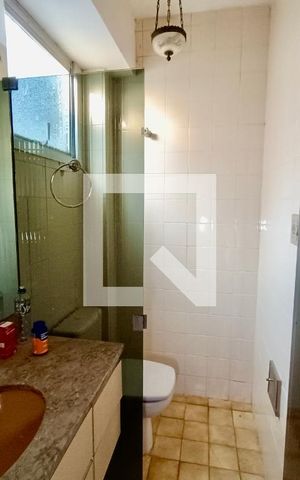 Apartamento à venda com 210m², 3 quartos e 3 vagas Apartamento à venda com 210m², 3 quartos e 3 vagasSuíte 1 banheiro