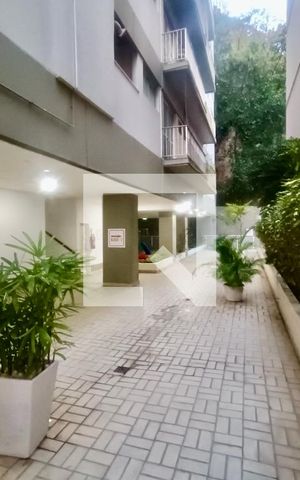 Apartamento à venda com 210m², 3 quartos e 3 vagas Apartamento à venda com 210m², 3 quartos e 3 vagasÁrea Comum - Playground