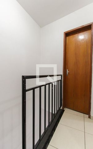 Casa de condomínio à venda com 71m², 2 quartos e 1 vaga Casa de condomínio à venda com 71m², 2 quartos e 1 vagaEscada