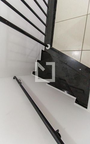 Casa de condomínio à venda com 71m², 2 quartos e 1 vaga Casa de condomínio à venda com 71m², 2 quartos e 1 vagaEscada