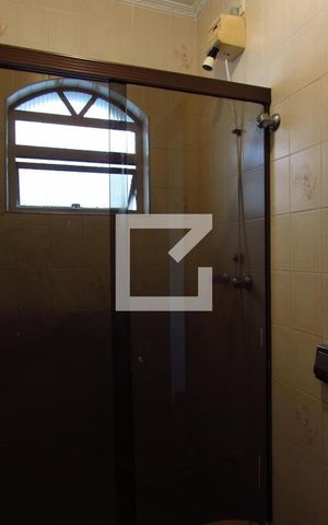 Casa à venda com 250m², 3 quartos e 4 vagasBanheiro Suíte 2