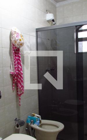 Casa à venda com 250m², 3 quartos e 4 vagasBanheiro Suíte 1