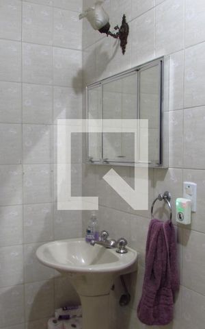Casa à venda com 250m², 3 quartos e 4 vagasBanheiro Suíte 1
