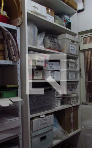 Casa à venda com 250m², 3 quartos e 4 vagasQuarto de Serviço