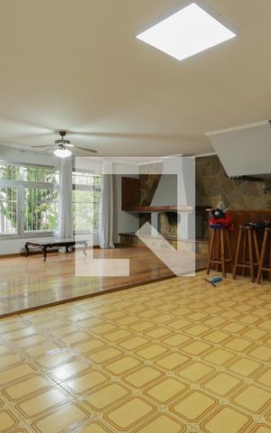 Casa para alugar com 260m², 4 quartos e 2 vagas Casa para alugar com 260m², 4 quartos e 2 vagasSala
