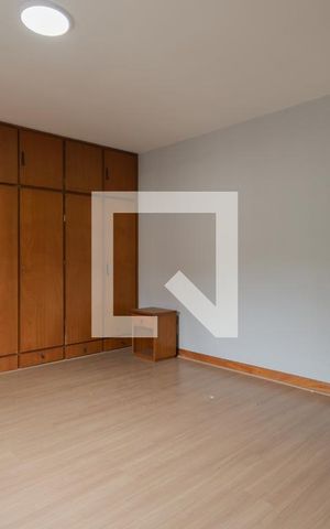Casa para alugar com 260m², 4 quartos e 2 vagas Casa para alugar com 260m², 4 quartos e 2 vagasSuíte 1