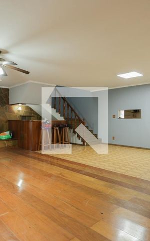 Casa para alugar com 260m², 4 quartos e 2 vagas Casa para alugar com 260m², 4 quartos e 2 vagasSala