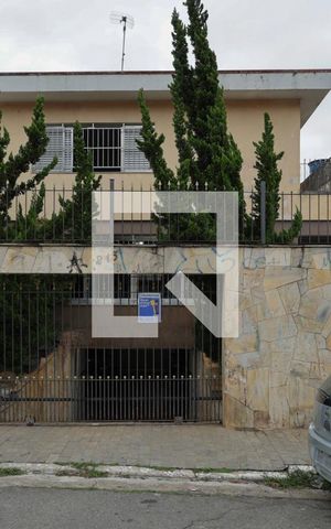 Casa para alugar com 260m², 4 quartos e 2 vagas Casa para alugar com 260m², 4 quartos e 2 vagasFachada + plaquinha