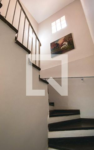 Casa à venda com 120m², 3 quartos e 2 vagasEscada