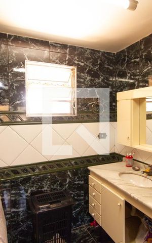 Casa à venda com 157m², 4 quartos e 2 vagas Casa à venda com 157m², 4 quartos e 2 vagasBanheiro da Suite