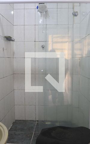 Casa à venda com 180m², 4 quartos e 2 vagasBanheiro 1