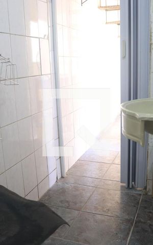 Casa à venda com 180m², 4 quartos e 2 vagasBanheiro 1