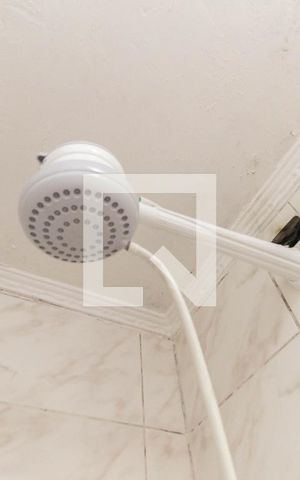 Casa à venda com 100m², 2 quartos e 1 vaga Casa à venda com 100m², 2 quartos e 1 vagaBanheiro