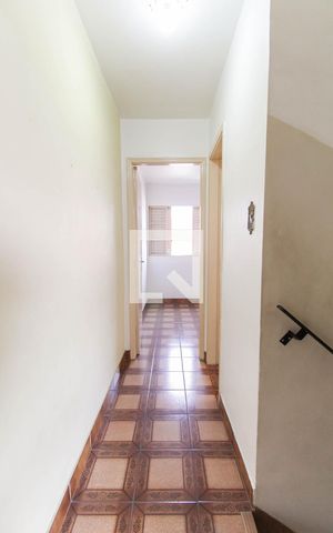 Casa à venda com 100m², 2 quartos e 1 vaga Casa à venda com 100m², 2 quartos e 1 vagaCorredor