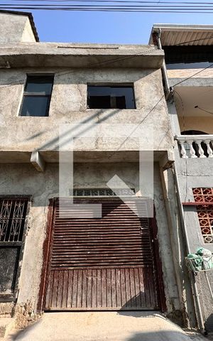 Casa à venda com 180m², 2 quartos e 1 vaga Casa à venda com 180m², 2 quartos e 1 vagaFachada