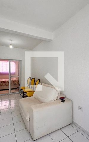 Casa à venda com 180m², 2 quartos e 1 vaga Casa à venda com 180m², 2 quartos e 1 vaga Sala