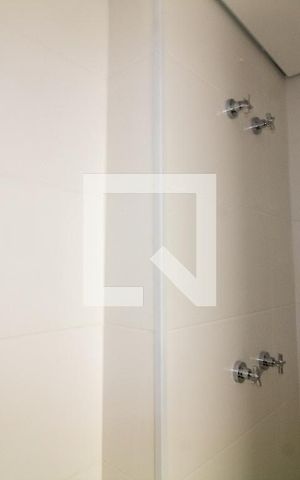 Studio para alugar com 32m², 1 quarto e 1 vaga Studio para alugar com 32m², 1 quarto e 1 vagaBanheiro