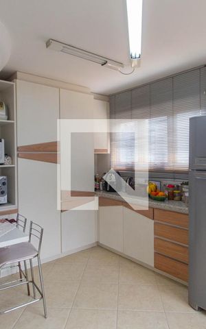 Apartamento à venda com 250m², 4 quartos e 3 vagas Apartamento à venda com 250m², 4 quartos e 3 vagasCozinha