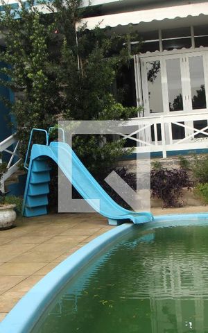 Casa à venda com 300m², 3 quartos e 3 vagasPiscina