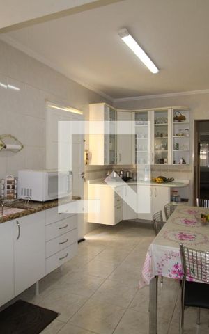 Casa à venda com 136m², 3 quartos e 2 vagasCozinha