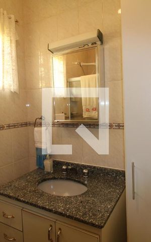 Casa à venda com 136m², 3 quartos e 2 vagasBanheiro 1