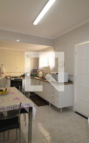 Casa à venda com 136m², 3 quartos e 2 vagasCozinha