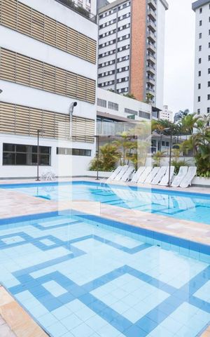 Apartamento à venda com 390m², 5 quartos e 8 vagas Apartamento à venda com 390m², 5 quartos e 8 vagasÁrea comum - Piscina
