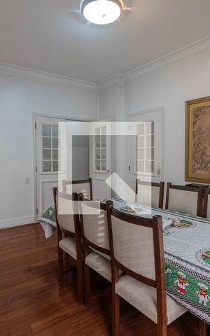 Apartamento à venda com 414m², 4 quartos e 2 vagas Apartamento à venda com 414m², 4 quartos e 2 vagasSala de Jantar