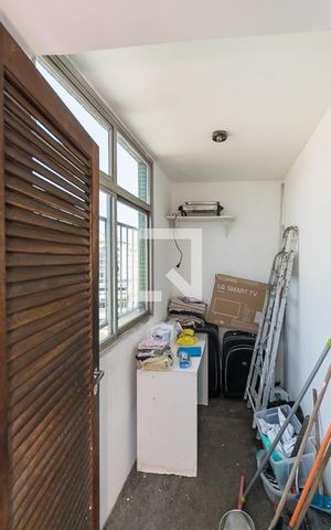 Apartamento à venda com 111m², 3 quartos e 2 vagas Apartamento à venda com 111m², 3 quartos e 2 vagasQuarto de Serviço