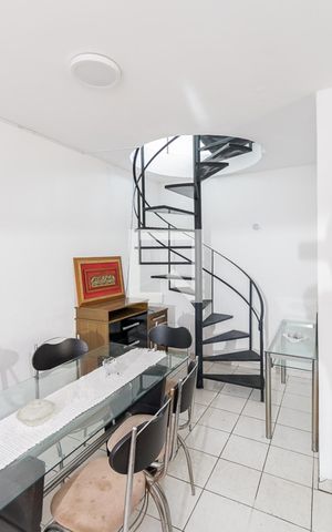 Apartamento à venda com 111m², 3 quartos e 2 vagas Apartamento à venda com 111m², 3 quartos e 2 vagasSala - Acesso ao 2º andar