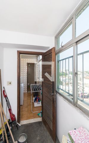 Apartamento à venda com 111m², 3 quartos e 2 vagas Apartamento à venda com 111m², 3 quartos e 2 vagasQuarto de Serviço