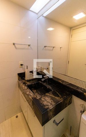 Apartamento à venda com 275m², 3 quartos e 3 vagas Apartamento à venda com 275m², 3 quartos e 3 vagasBanheiro Social