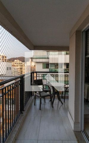 Apartamento à venda com 275m², 3 quartos e 3 vagas Apartamento à venda com 275m², 3 quartos e 3 vagasVaranda da Sala