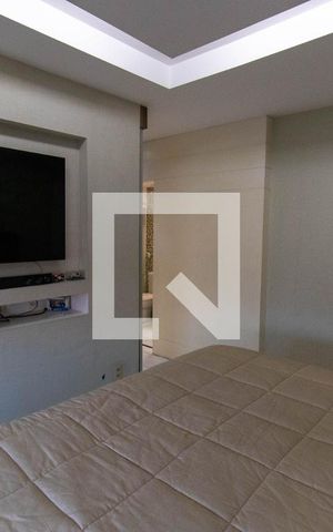 Apartamento à venda com 275m², 3 quartos e 3 vagas Apartamento à venda com 275m², 3 quartos e 3 vagasSuíte