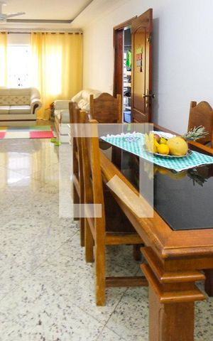 Casa à venda com 102m², 3 quartos e 2 vagas Casa à venda com 102m², 3 quartos e 2 vagasSala