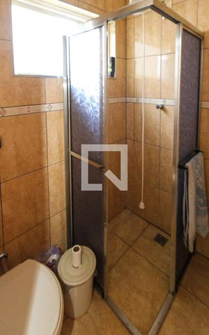 Casa à venda com 102m², 3 quartos e 2 vagas Casa à venda com 102m², 3 quartos e 2 vagasBanheiro de Serviço