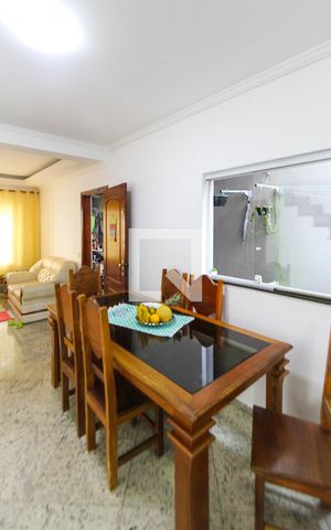 Casa à venda com 102m², 3 quartos e 2 vagas Casa à venda com 102m², 3 quartos e 2 vagasSala