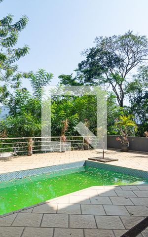 Casa de condomínio à venda com 280m², 5 quartos e 3 vagasPiscina