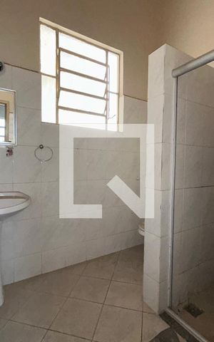 Casa para alugar com 70m², 2 quartos e sem vagaBanheiro