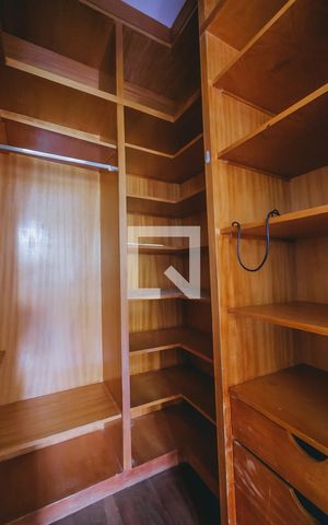 Apartamento para alugar com 217m², 4 quartos e 3 vagas Apartamento para alugar com 217m², 4 quartos e 3 vagasCloset