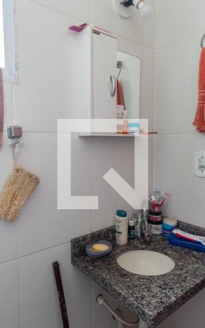 Casa de condomínio à venda com 61m², 2 quartos e 1 vaga Casa de condomínio à venda com 61m², 2 quartos e 1 vagaBanheiro da Suíte 1