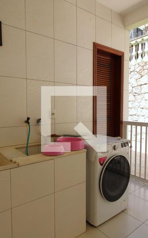 Casa de condomínio à venda com 350m², 4 quartos e 3 vagasÁrea de Serviço
