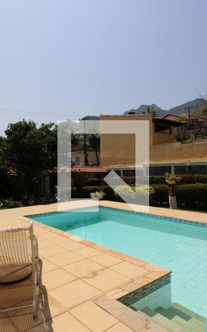 Casa de condomínio à venda com 350m², 4 quartos e 3 vagasPiscina