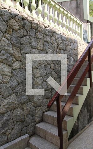 Casa de condomínio à venda com 350m², 4 quartos e 3 vagasFundos