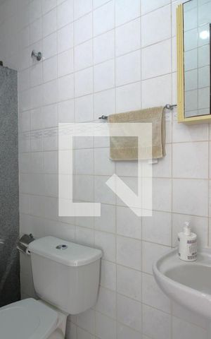 Casa de condomínio à venda com 350m², 4 quartos e 3 vagasBanheiro de Serviço